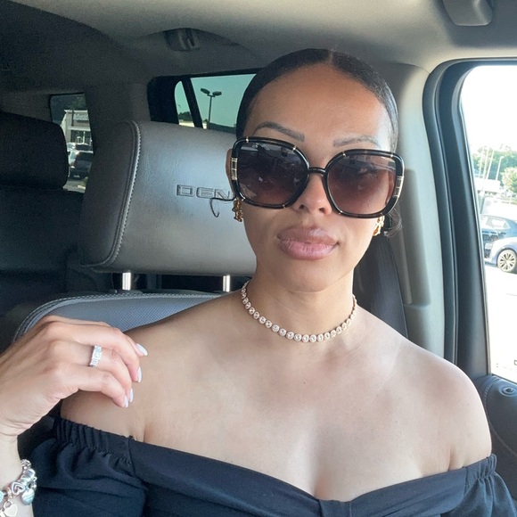 Meet your Posher, Tyla - Picture 2 of 4